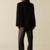 NÍCOLI BLAZER NEGRO TACHUELAS PLATEADAS< Blazers