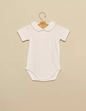 body_cuello_beb_pespuntes_0.webp NÍCOLI Body cuello bebé pespuntes azul claro< Bodies