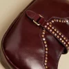 bolso_tachas_marrn_2.webp NÍCOLI BOLSO TACHAS MARRÓN< Bolsos