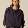 camisa_azul_bordado_flor_0.webp NÍCOLI CAMISA AZUL BORDADO FLOR< Camisas