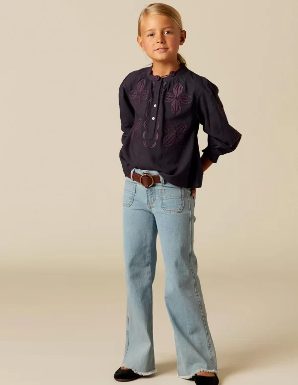 camisa_azul_bordado_flor_1-1.webp NÍCOLI CAMISA AZUL BORDADO FLOR< Camisas