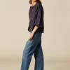 camisa_azul_bordado_flor_1.webp NÍCOLI CAMISA AZUL BORDADO FLOR< Camisas