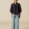 camisa_azul_bordado_flor_3-1.webp NÍCOLI CAMISA AZUL BORDADO FLOR< Camisas