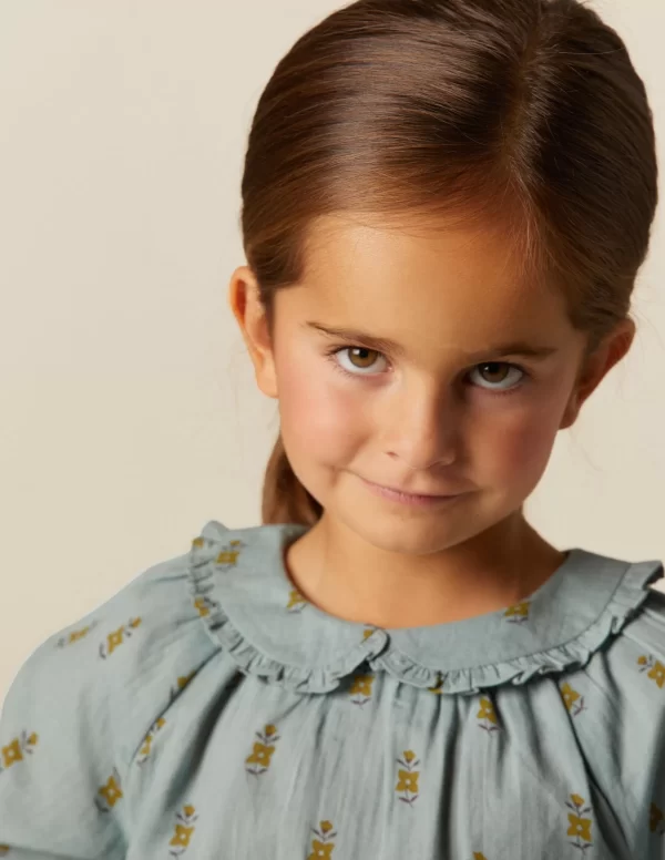 camisa_azul_flor_pequea_1-1.webp NÍCOLI CAMISA AZUL FLOR PEQUEÑA< Camisas
