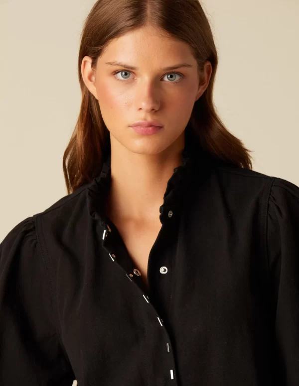 camisa_cuello_perkins_tac_1.webp NÍCOLI CAMISA CUELLO PERKINS TACHUELAS< Denim | Camisas