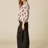 camisa_flor_buti_ocre_1.webp NÍCOLI CAMISA FLOR BUTI OCRE< Camisas