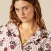 camisa_flor_buti_ocre_2.webp NÍCOLI CAMISA FLOR BUTI OCRE< Camisas