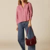 camisa_flor_ramito_fresa_1.webp NÍCOLI CAMISA FLOR RAMITO< Camisas