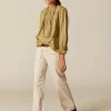 camisa_hojitas_mostaza_2-1.webp NÍCOLI CAMISA HOJITAS< Camisas