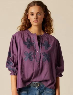 camisa_mora_bordado_flor_0.webp NÍCOLI CAMISA MORA BORDADO FLOR< Camisas