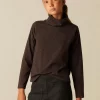 NÍCOLI CAMISETA SOLIDARIA CUELLO VUELTO RAYA MARRÓN< Camisetas