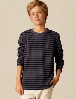 camiseta_solidaria_raya_g_0-5.webp NÍCOLI CAMISETA SOLIDARIA RAYA GRANDE AZUL< Camisetas