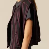 chaleco_negro_raya_mora_1.webp NÍCOLI CHALECO NEGRO RAYA< Chalecos
