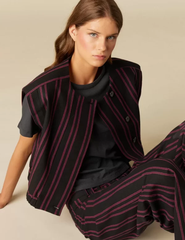chaleco_negro_raya_mora_2.webp NÍCOLI CHALECO NEGRO RAYA< Chalecos