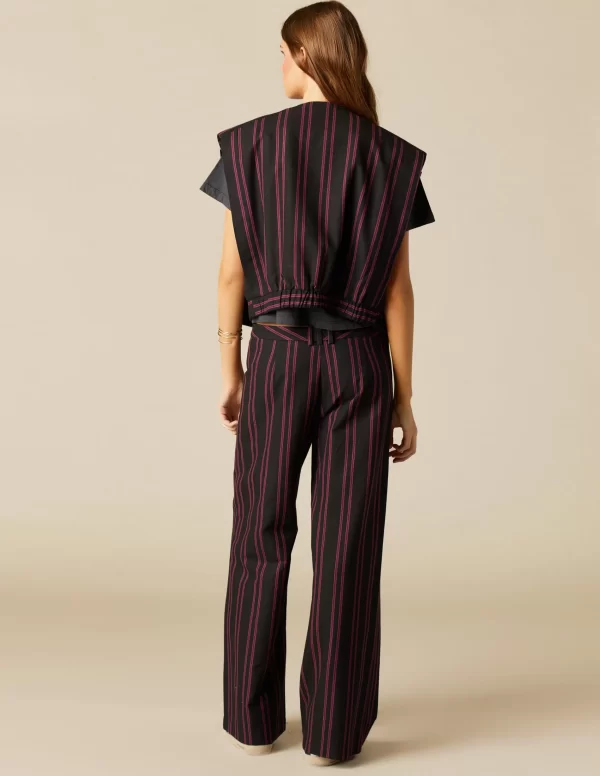 chaleco_negro_raya_mora_3.webp NÍCOLI CHALECO NEGRO RAYA< Chalecos