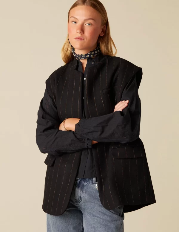 chaleco_oversize_raya_2.webp NÍCOLI CHALECO OVERSIZE RAYA< Chalecos