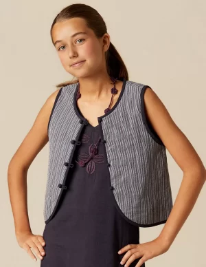 chaleco_raya_azul_lurex_0-1.webp NÍCOLI CHALECO RAYA AZUL LUREX< Chalecos
