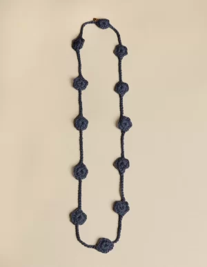 collar_flor_punto_azul_0.webp NÍCOLI COLLAR FLOR PUNTO AZUL< Collares | Collares