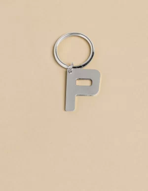 llavero_p_plateado_0.webp NÍCOLI LLAVERO 'P' PLATEADO< Llaveros | Llaveros