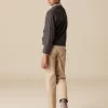 pantaln_chino_largo_arena_3.webp NÍCOLI PANTALÓN CHINO LARGO< Pantalones
