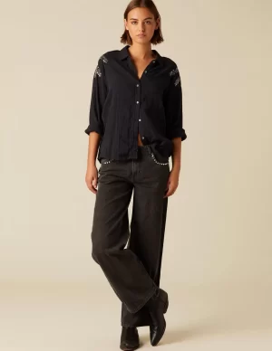 pantaln_tachuelas_gris_0.webp NÍCOLI PANTALÓN TACHUELAS GRIS< Denim | Pantalones