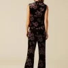 pantaln_terciopelo_flor_m_3.webp NÍCOLI PANTALÓN TERCIOPELO FLOR< Pantalones