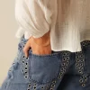 pantaln_vaquero_azul_mix__3.webp NÍCOLI PANTALÓN VAQUERO AZUL MIX TACHUELAS< Denim | Pantalones