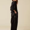 pantaln_vaquero_negro_mix_2.webp NÍCOLI PANTALÓN VAQUERO NEGRO MIX TACHUELAS< Denim | Pantalones