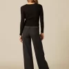 NÍCOLI TOP ABERTURA ESCOTE TACHAS NEGRO< Tops