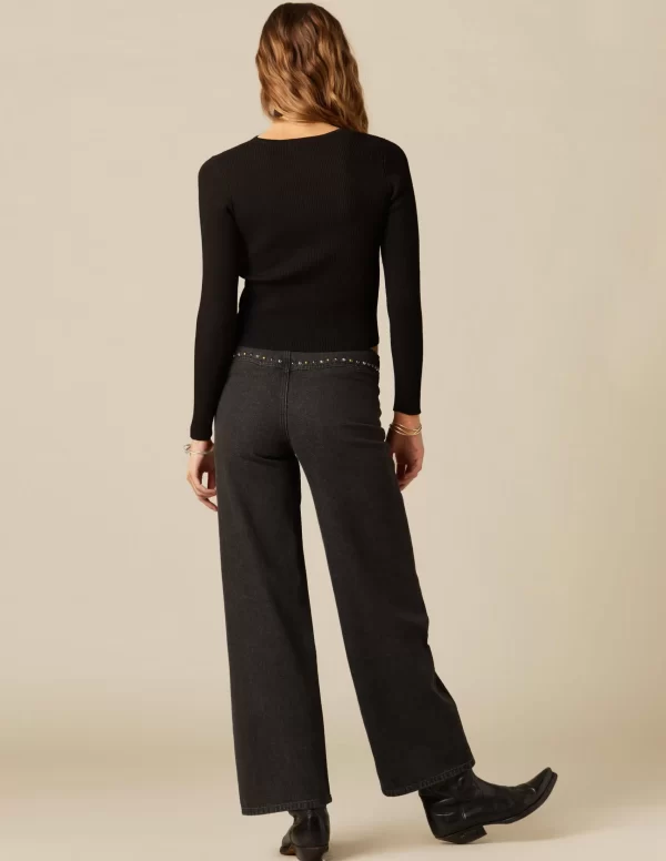 NÍCOLI TOP ABERTURA ESCOTE TACHAS NEGRO< Tops