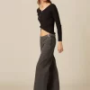top_cruce_botones_negro_3.webp NÍCOLI TOP CRUCE BOTONES NEGRO< Tops