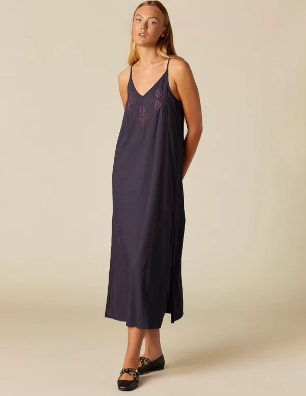 vestido_azul_tirantes_bor_0.webp NÍCOLI VESTIDO AZUL TIRANTES BORDADO< Vestidos