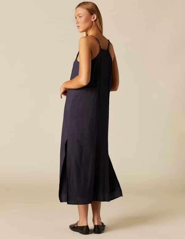 vestido_azul_tirantes_bor_3.webp NÍCOLI VESTIDO AZUL TIRANTES BORDADO< Vestidos