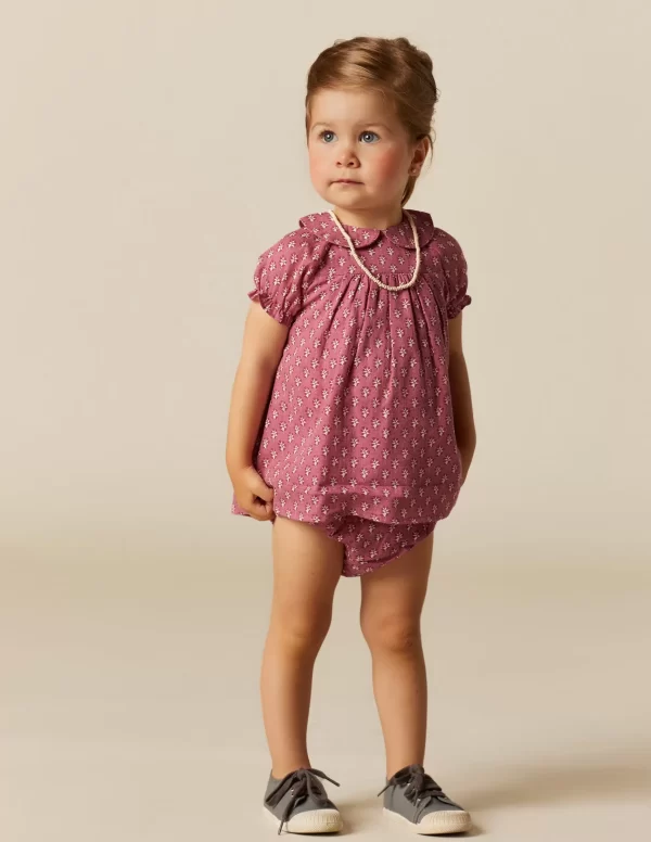 vestido_flor_ramito_fresa_2-1.webp NÍCOLI VESTIDO FLOR RAMITO< Vestidos