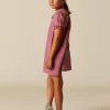 vestido_flor_ramito_fresa_3.webp NÍCOLI VESTIDO FLOR RAMITO< Vestidos